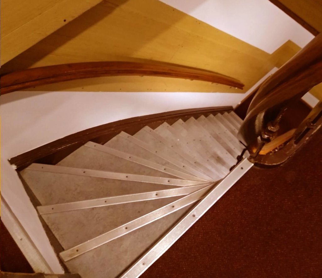 Schmale Treppe